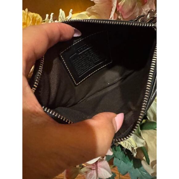 Coach Y2K leather Button Pocket Wristlet (600 - Picture 5 of 6